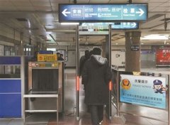 安檢門是否通過X射線工作？